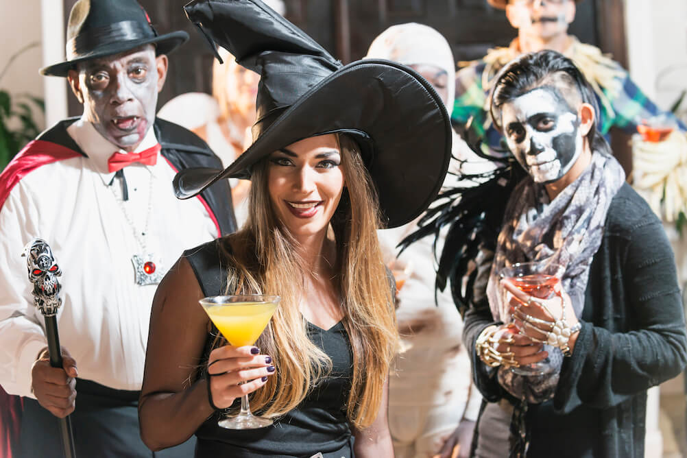 Halloween Slots Celebration People in fancy dress, celebrating DE 10 BÄSTA HALLOWEEN SLOTSSPELEN